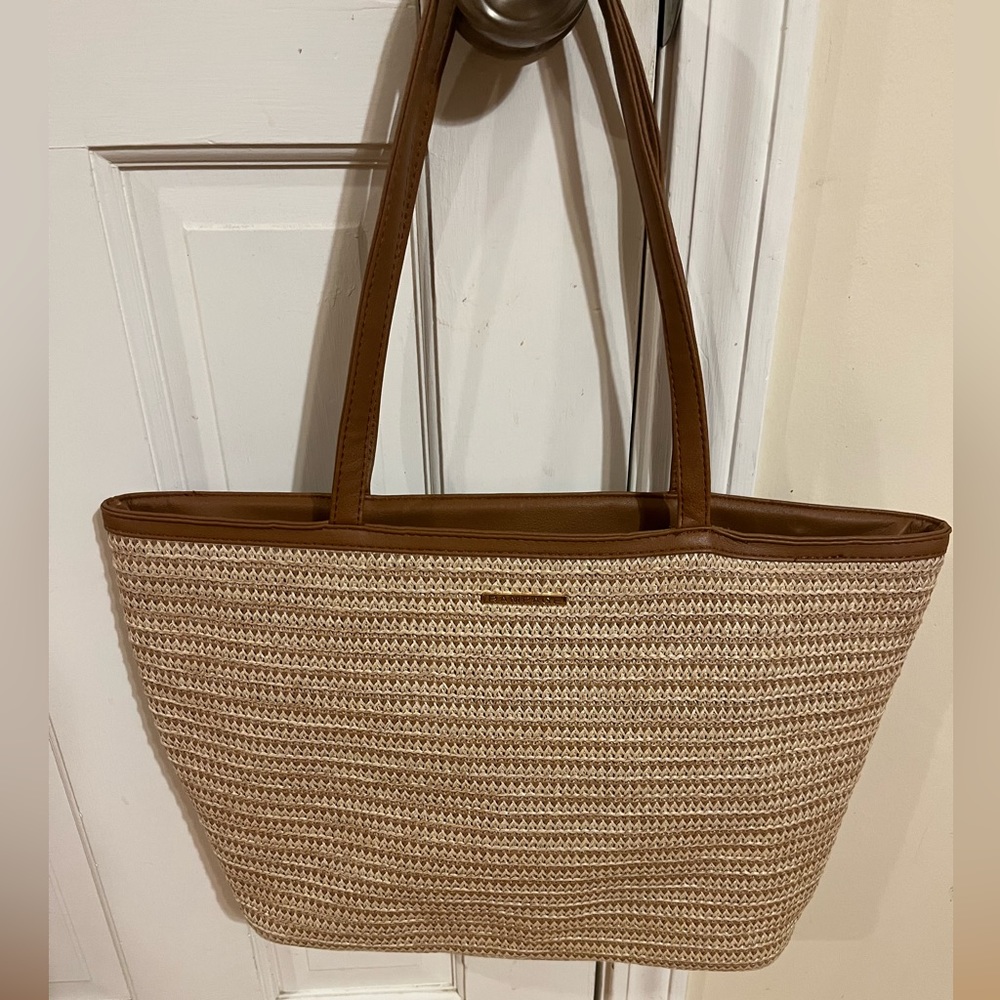 Rampage straw purse with zip top NWOT